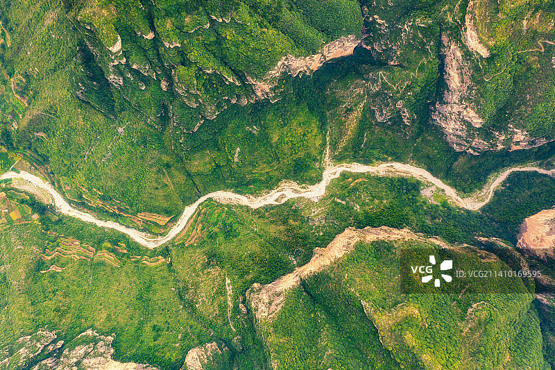 南太行山西省长治市平顺县太行山大峡谷（太行天路）夏季户外航拍正上方视角图片素材