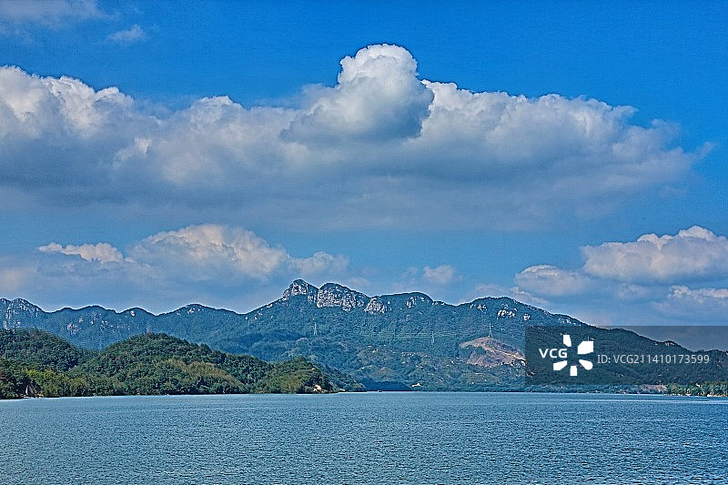 浈阳峡上人头云图片素材