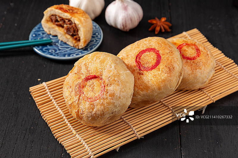 天津传统美食小吃：牛肉烧饼（肉火烧，肉烧饼）图片素材