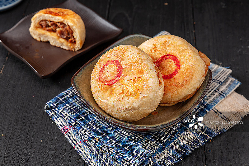 天津传统美食小吃：牛肉烧饼（肉火烧，肉烧饼）图片素材