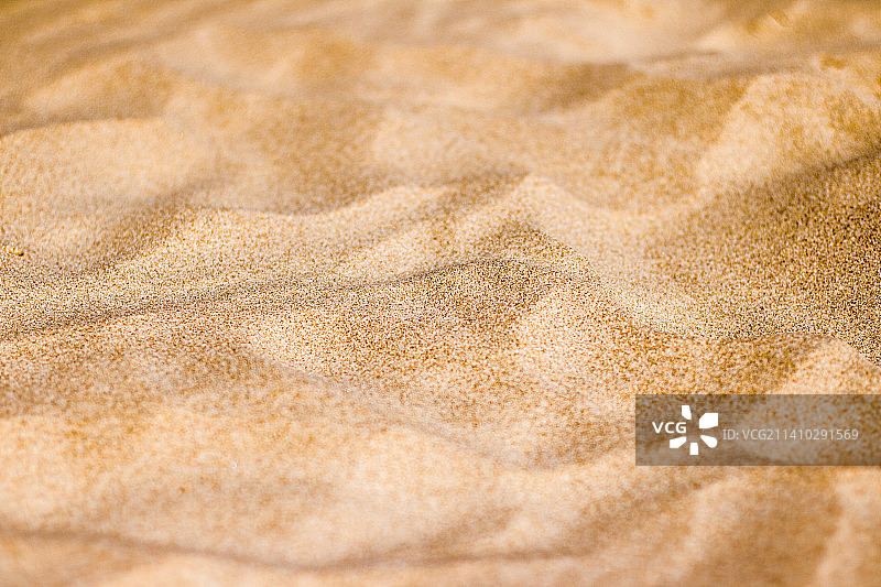 夏季沙滩上的沙子，纹理背景图片素材