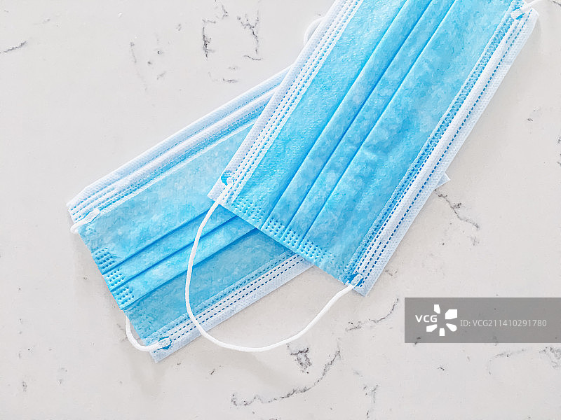 预防冠状病毒感染的医用口罩图片素材