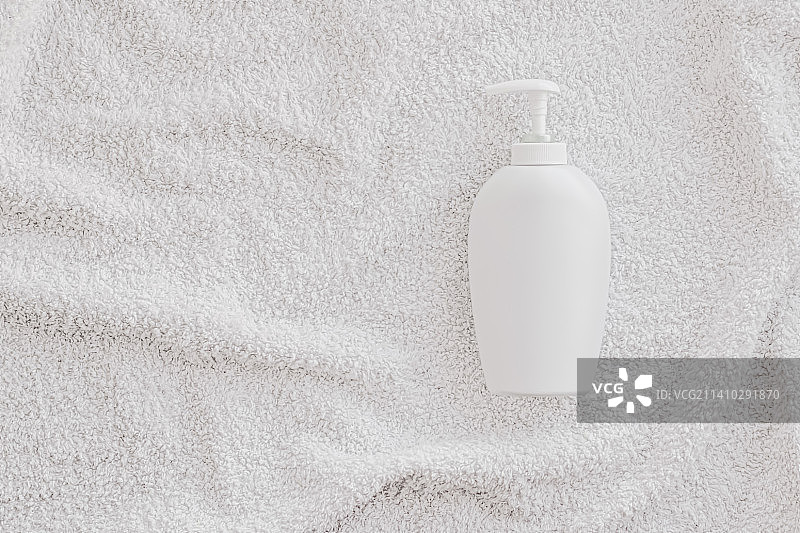 白色毛巾上的化妆品容器瓶产品模型图片素材