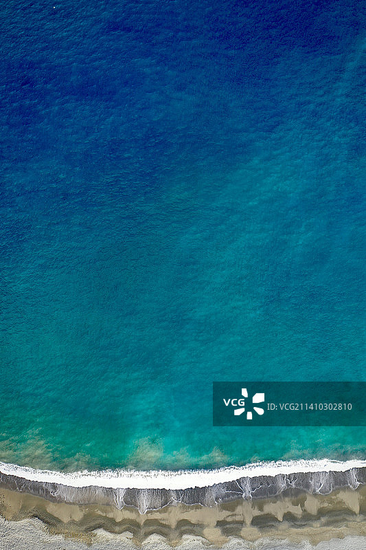 中国台湾兰屿海岸线与山景图片素材