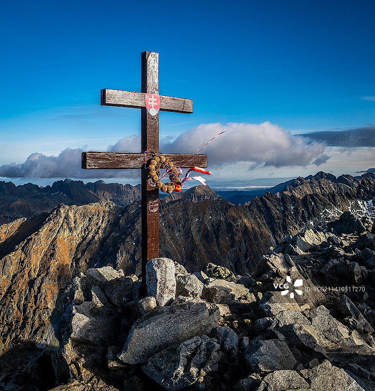 山上十字架的风景图片素材