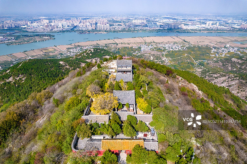 安徽蚌埠涂山风景区禹王宫银杏秋日航拍图片素材