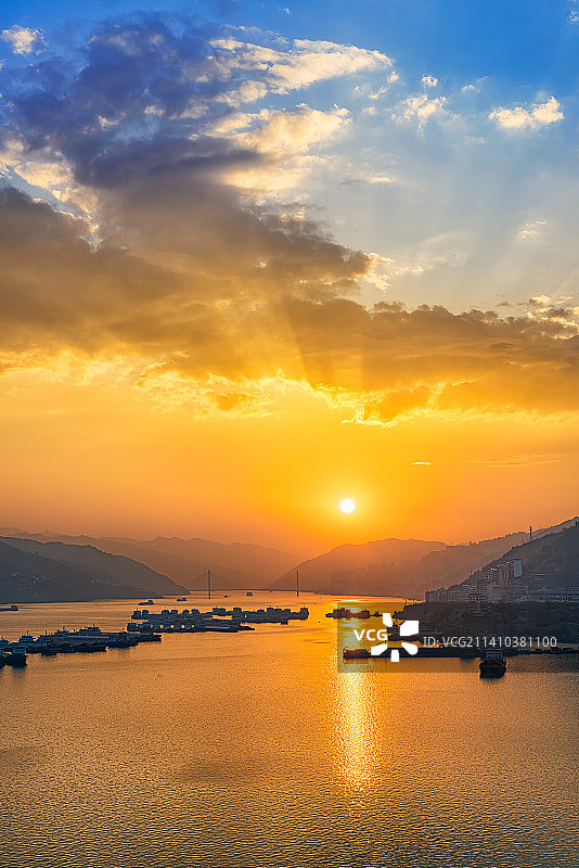 奉节城绚丽的长江日落景色图片素材