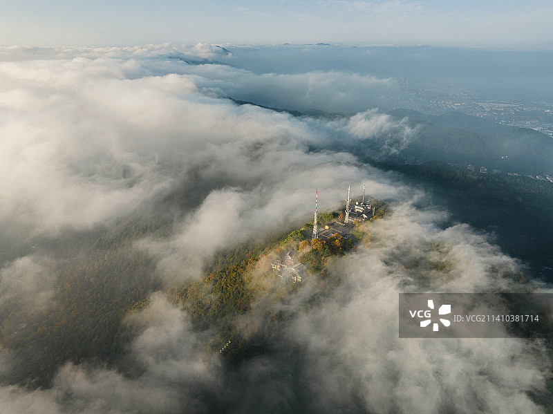 云中之巅--杭州北高峰云海奇观图片素材