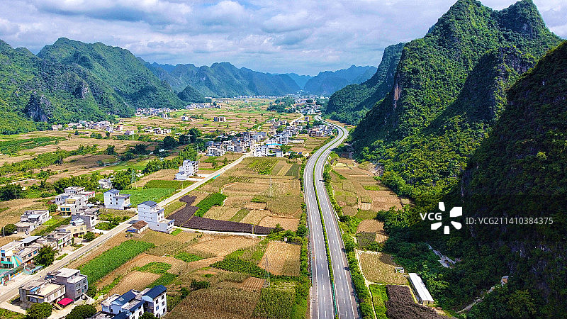 G75兰海高速河池至都安路段图片素材