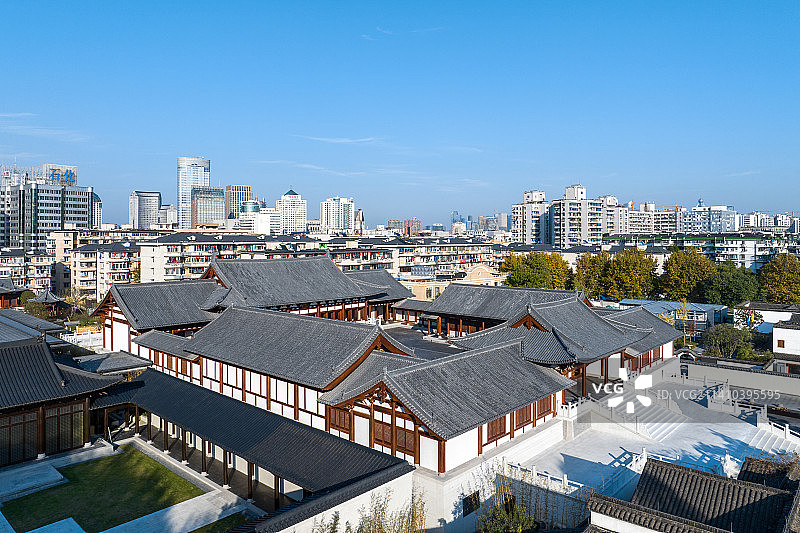 航拍杭州南宋德寿宫遗址博物馆白昼风光图片素材