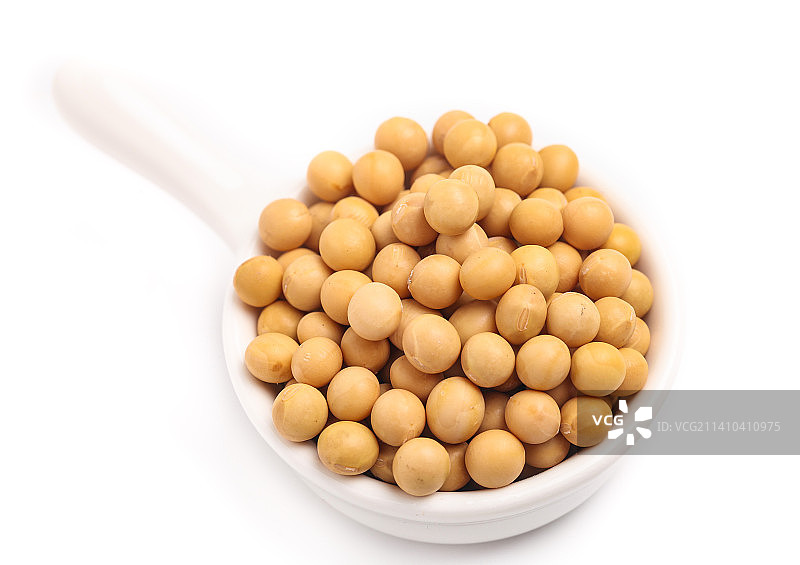 碟子里装着黄豆图片素材