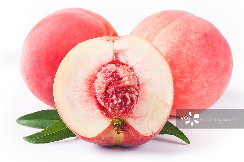 白底上摆放着毛桃图片素材