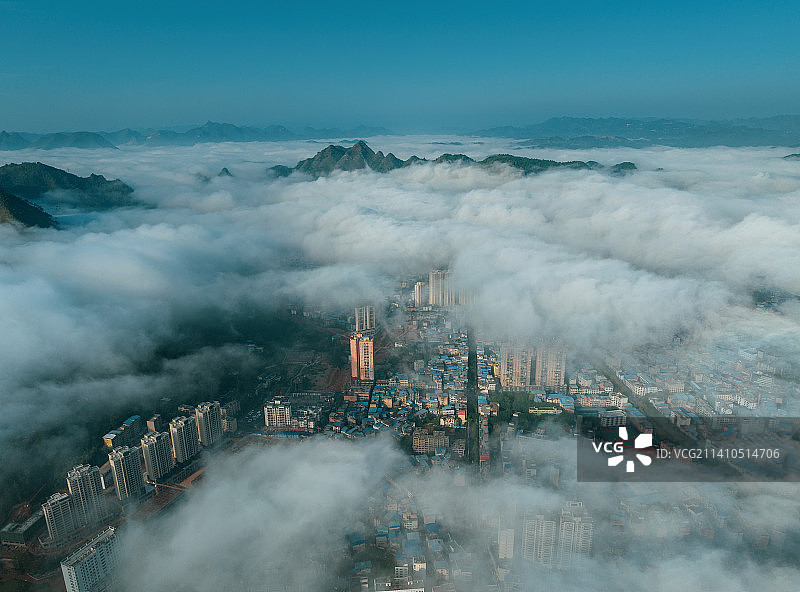 贵州罗甸县城的平流雾，云海奇观图片素材