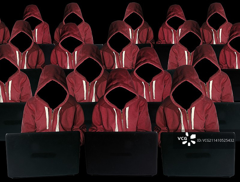 戴帽子的黑客入侵笔记本电脑图片素材