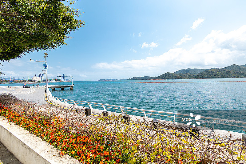 深圳盐田海滨栈道灯塔图书馆图片素材