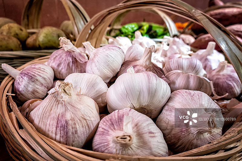 老百姓菜篮子里的大蒜头图片素材