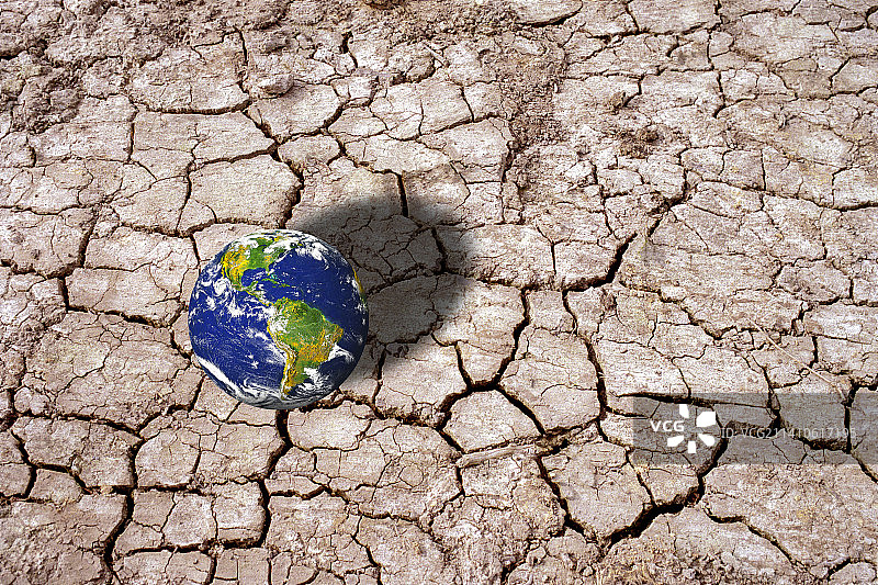龟裂泥土上的地球，概念插画图片素材