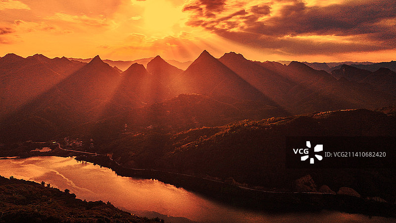 广西东兰县红水河沿岸初冬黄昏图片素材