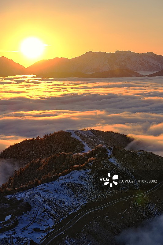 达瓦更扎云海日出图片素材