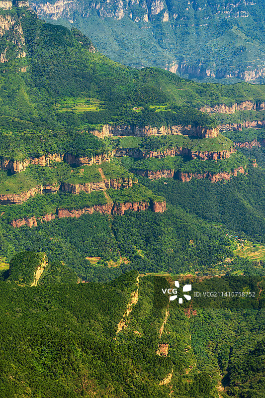 南太行河南省安阳市林州市（太行大峡谷）太行山夏季岩层地质结构户外风光高视角图片素材