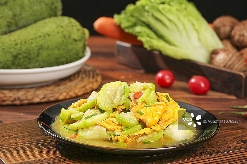 盘子里的丝瓜炒蛋图片素材