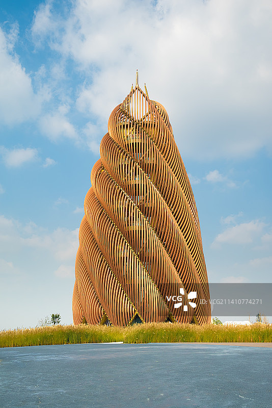 成都大熊猫繁育研究基地标志性建筑,竹笋状的熊猫塔图片素材