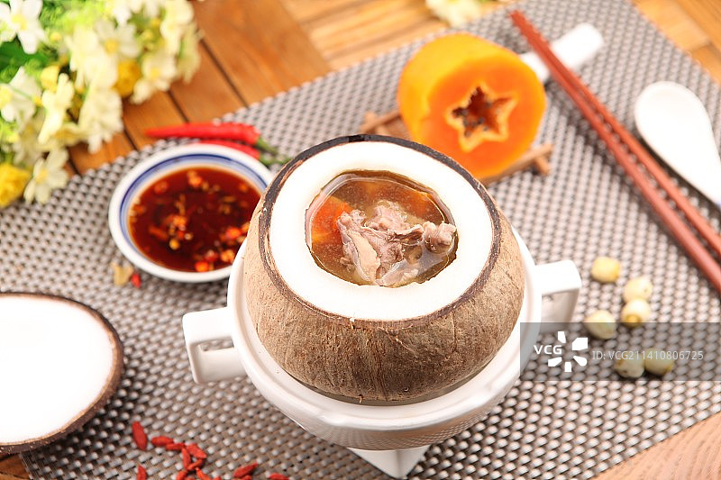 椰子炖汤、椰子煲、椰子炖鸡图片素材