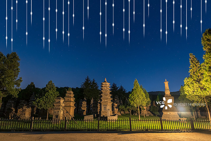 河南郑州登封嵩山少林寺塔林夏季夜景风光大数据5G物联网概念图图片素材