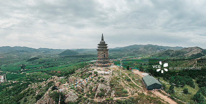 内蒙古赤峰市静安寺塔夏日风光（航拍）图片素材
