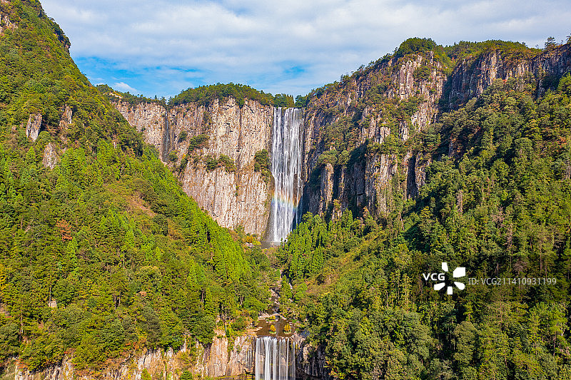 航拍浙江温州文成刘伯温故里百丈漈大瀑布图片素材