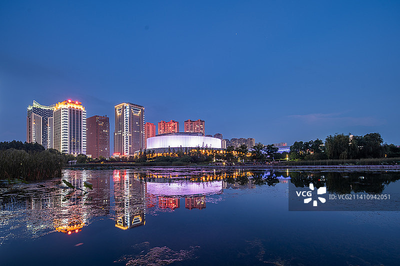 诸暨市民公园夜景西施大剧院图片素材
