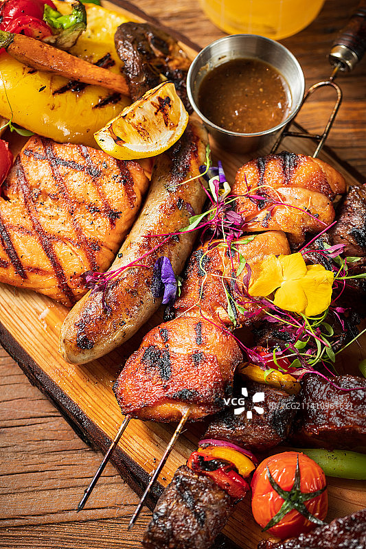 餐桌上食物的高角度视图图片素材