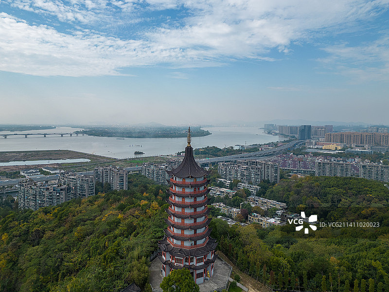 航拍视角下的杭州东方文化园之三江宝塔图片素材