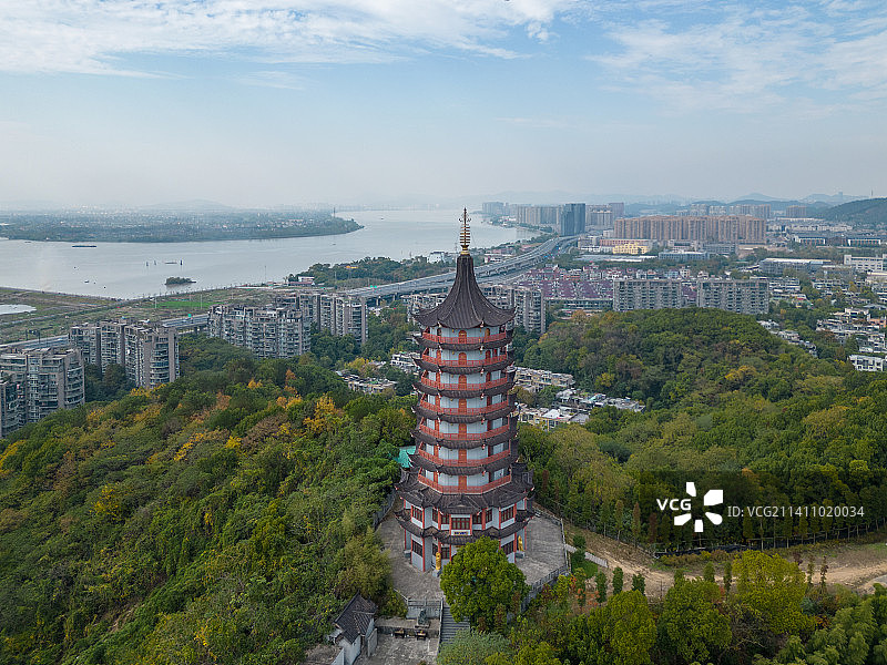 航拍视角下的杭州东方文化园之三江宝塔图片素材
