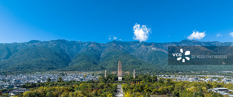 守护苍山洱海，大理历史建筑崇圣寺三塔图片素材