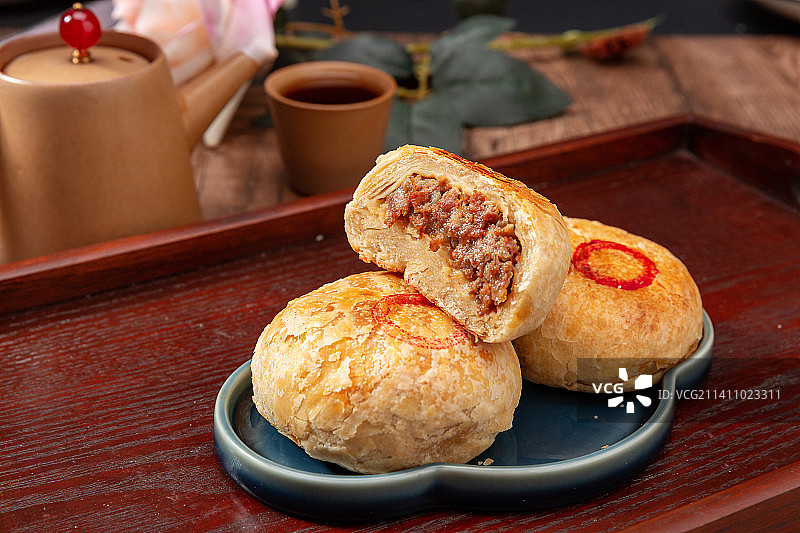 餐桌上的天津美食小吃：牛肉烧饼（肉火烧，肉烧饼）图片素材