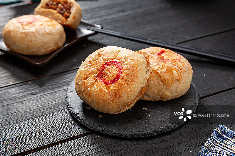 餐桌上的天津美食小吃：牛肉烧饼（肉火烧，肉烧饼）图片素材