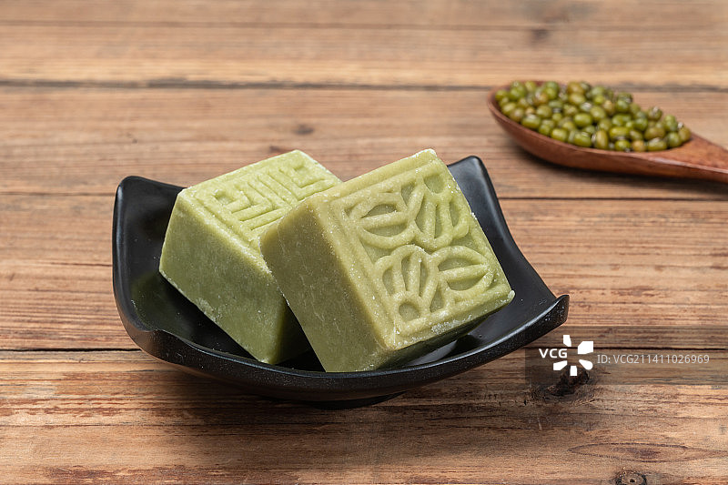 中国传统食品绿豆糕，小吃点心美食纯手工绿豆糕图片素材