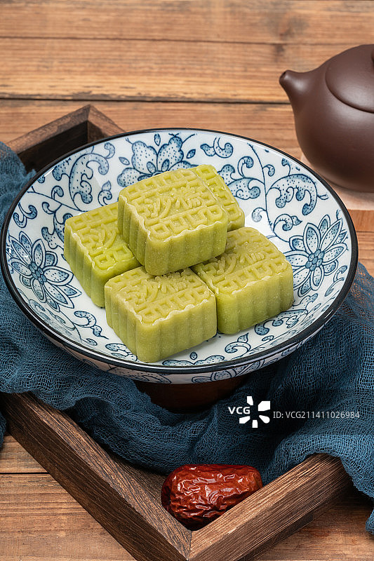中国传统食品绿豆糕，小吃点心美食纯手工绿豆糕图片素材