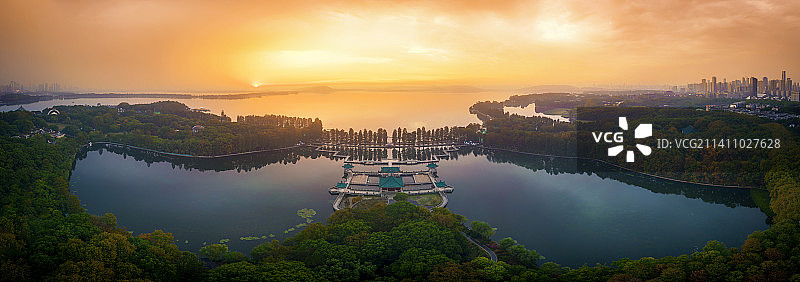 武汉东湖风景区碧潭观鱼日出全景图图片素材