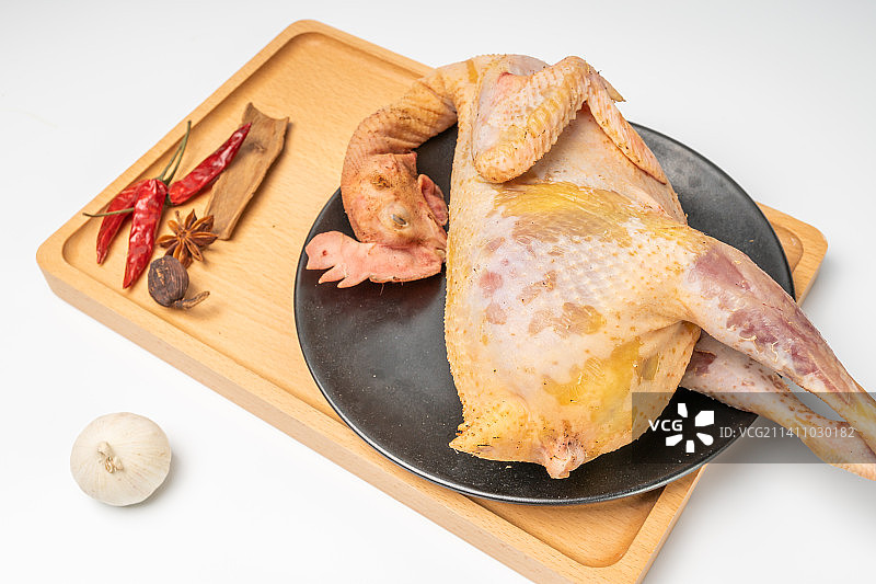 现杀农家老母鸡，滋补美食，白色背景图片素材