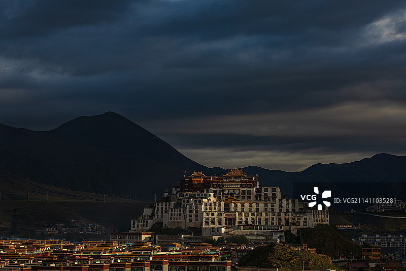赞丹寺的早晨25图片素材