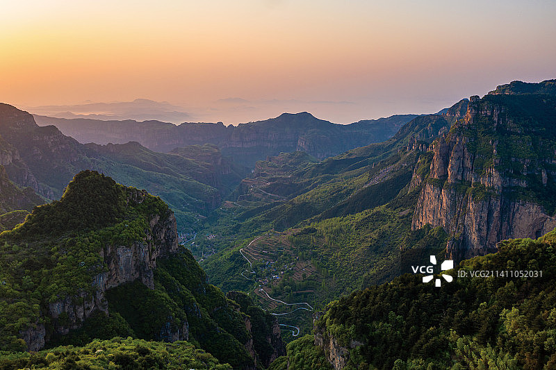 航拍安阳林州太行山风光图片素材