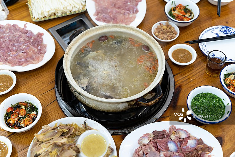 潮汕美食孤岛普宁豆干土鸡火锅椒盐药膳鸡肉养生图片素材