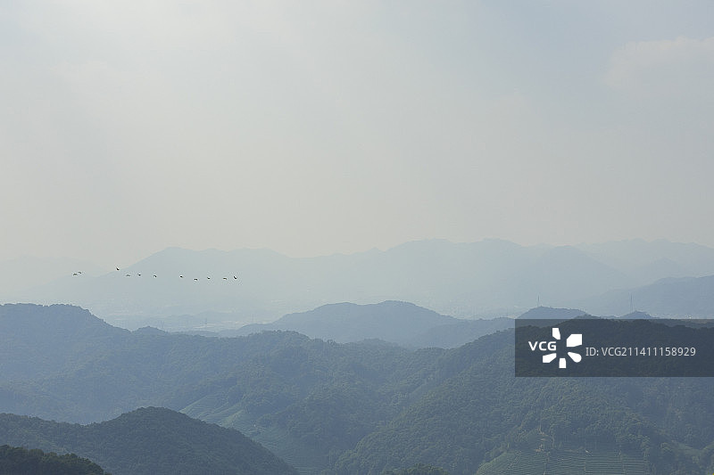 西湖以西群山之间图片素材