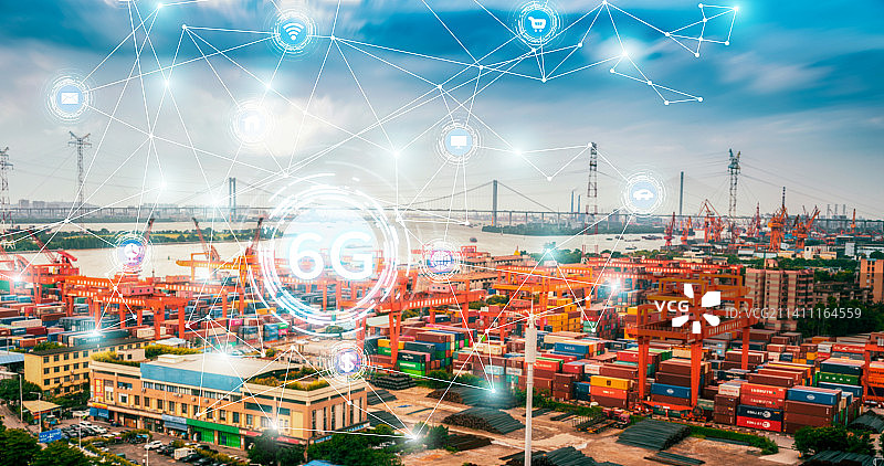 港口货运码头背景下6g无线网络和物联网图片素材