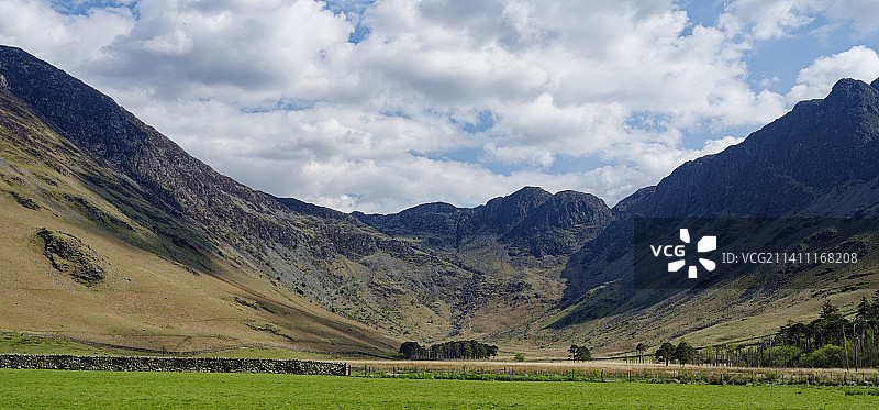 英国科克茅斯的田野山景风光图片素材