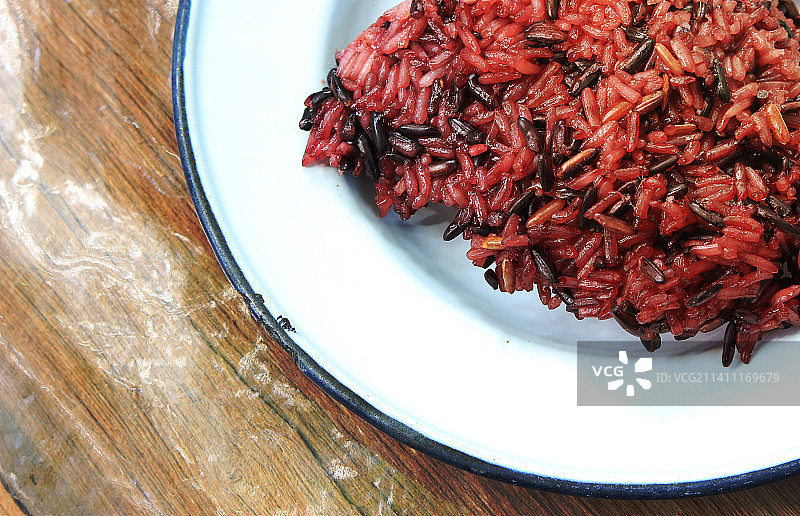 餐盘中红辣椒的高角度视图图片素材