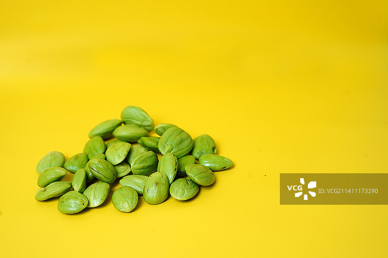 臭豆，黄色背景，印度尼西亚巴卡尔图片素材