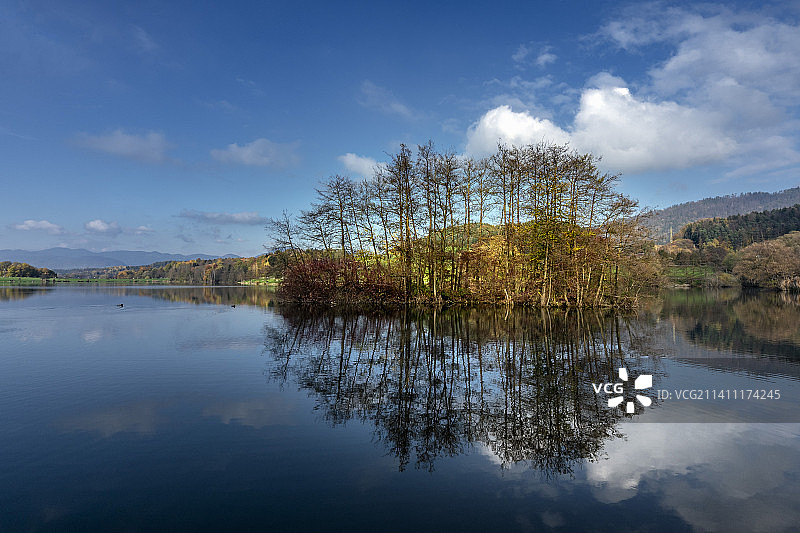 斯洛文尼亚韦莱涅湖光天色美景图片素材